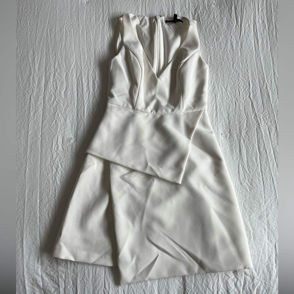 BCBMaxAzria size 0 white never worn dress